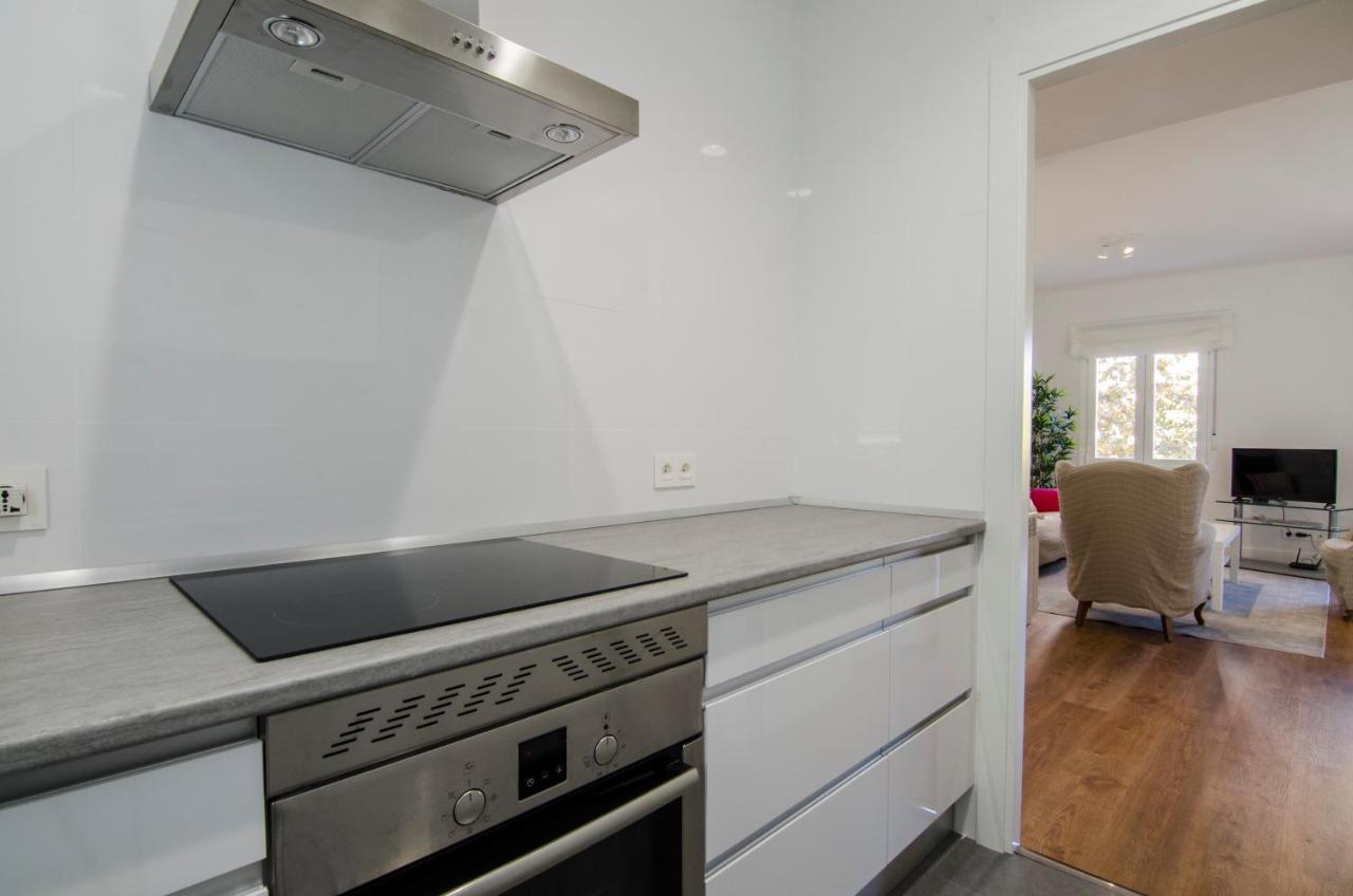 2 Bedrooms 2 Bathrooms Furnished - Bernabeu - Business Area With Terrace - Minty Stay Madrid Kültér fotó