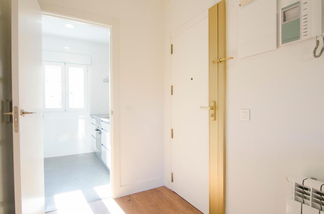 2 Bedrooms 2 Bathrooms Furnished - Bernabeu - Business Area With Terrace - Minty Stay Madrid Kültér fotó
